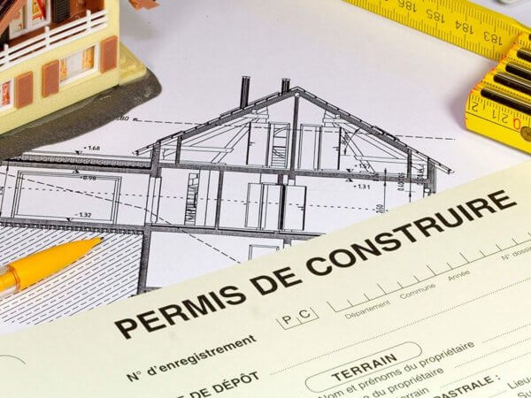 Le permis de construire et la déclaration de travaux.